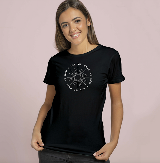 * ALL WE HAVE IS NOW * TEE | T-shirt com inscrição "ALL WE HAVE IS NOW"