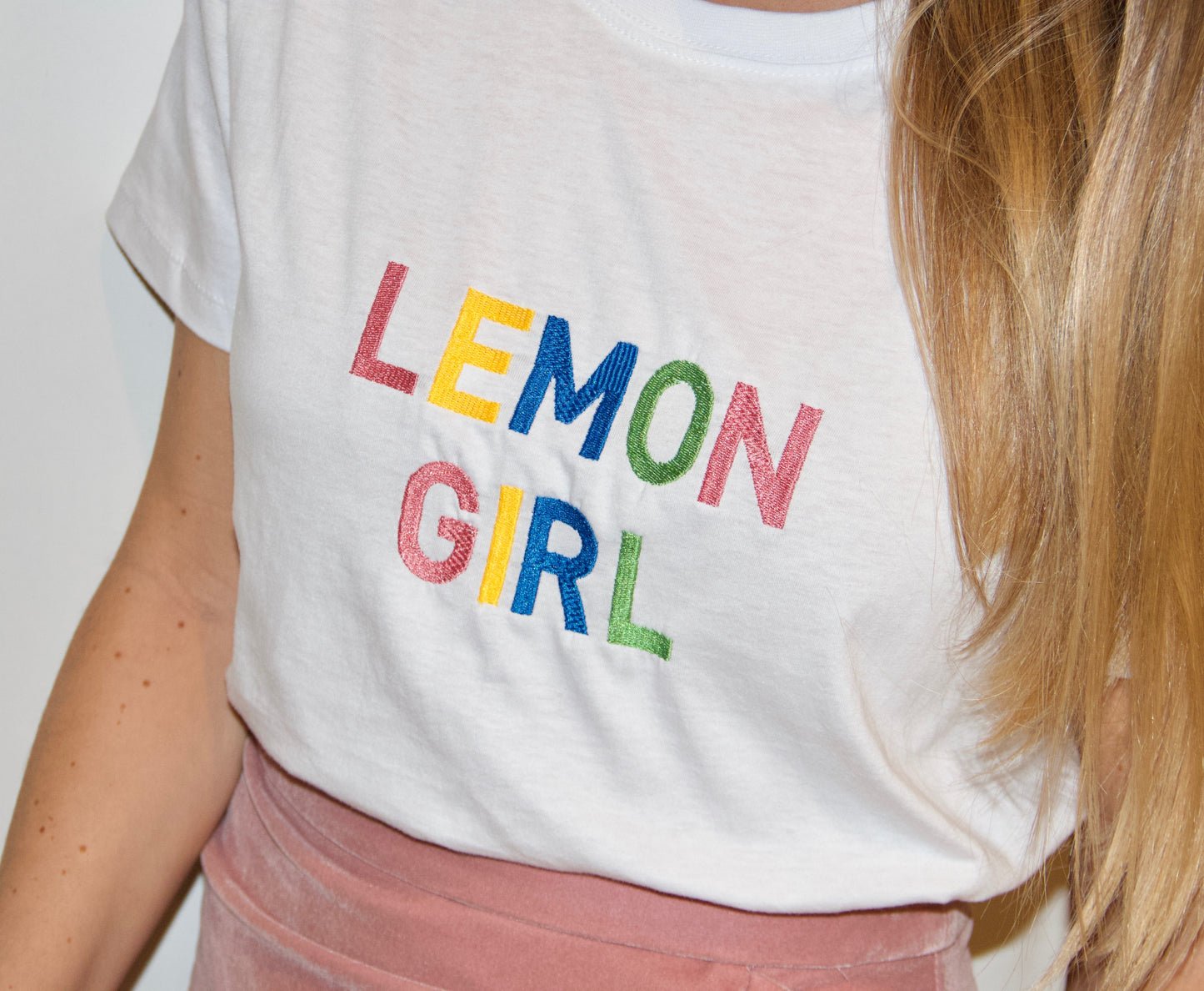 * LEMON GIRL * EMBROIDERED TEE L&G | T-shirt bordada LEMON GIRL